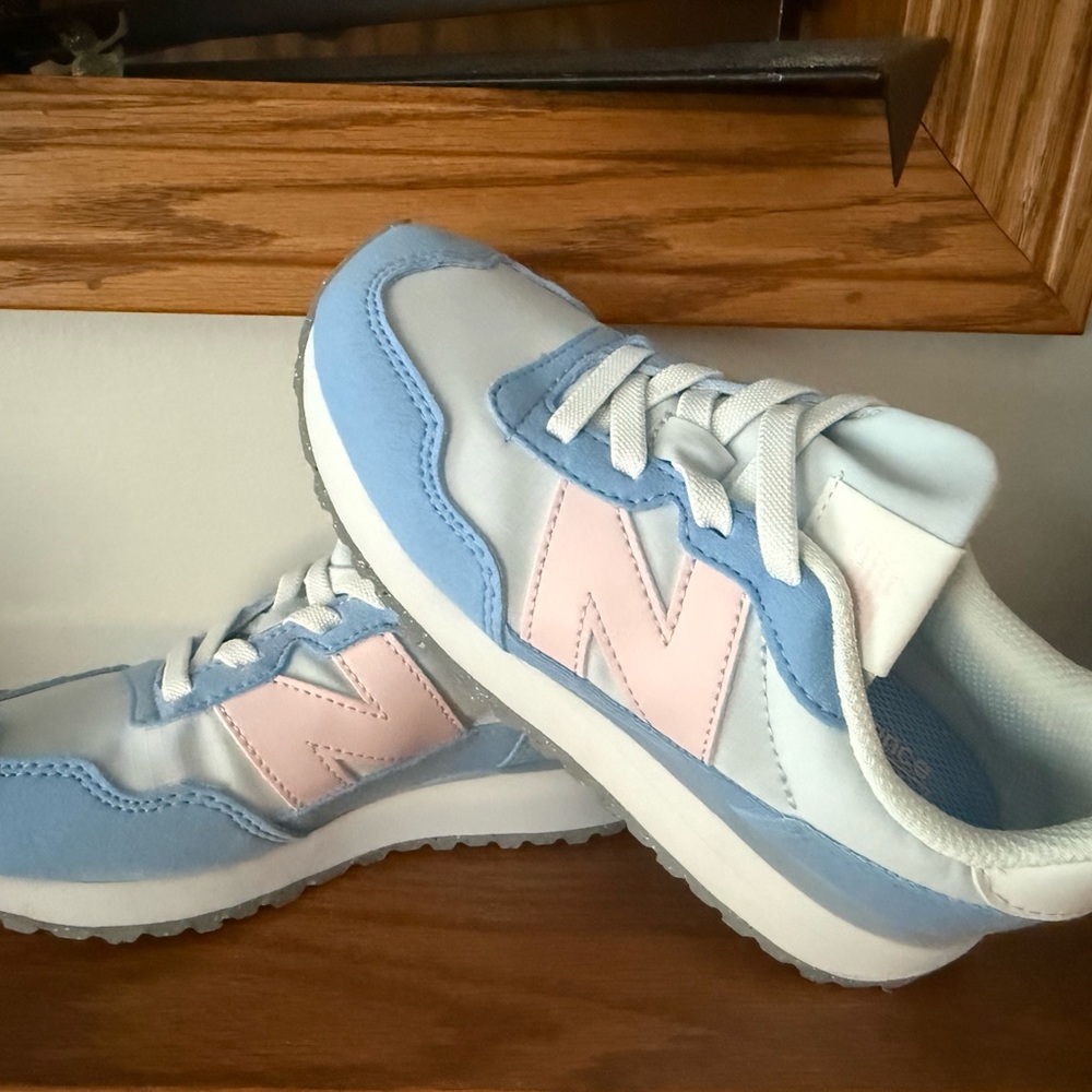 New Balance Kids Blue and Pink Retro Sneakers youth 1